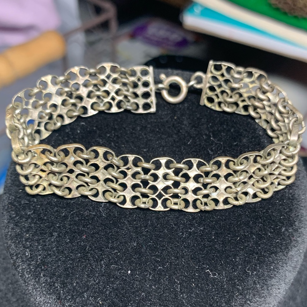 Silver-Gray Linked Filigree Chain Bracelet